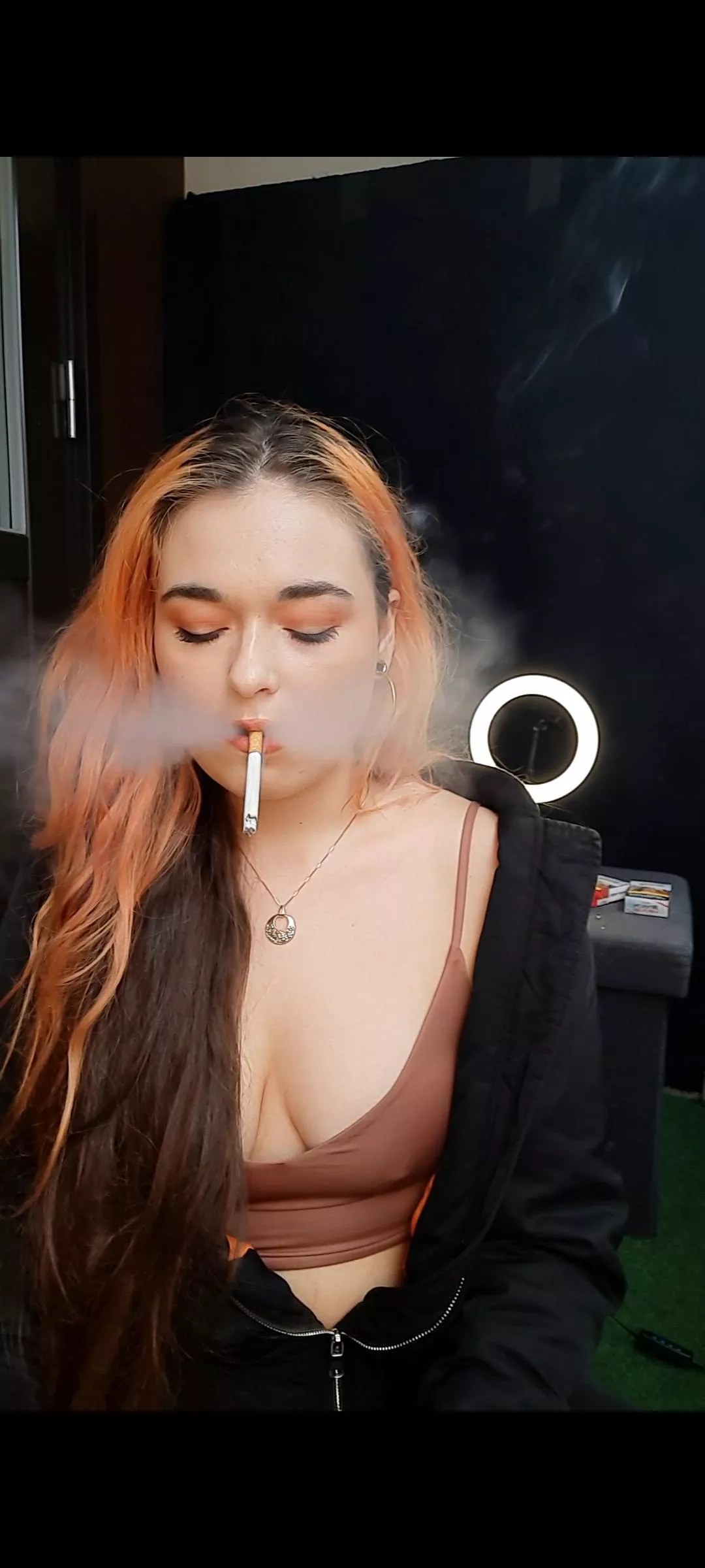 Handsfree drags❤️ posted by smoking_carolyn