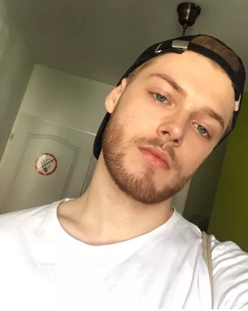 Hey boys 🫦 by bazingaballz