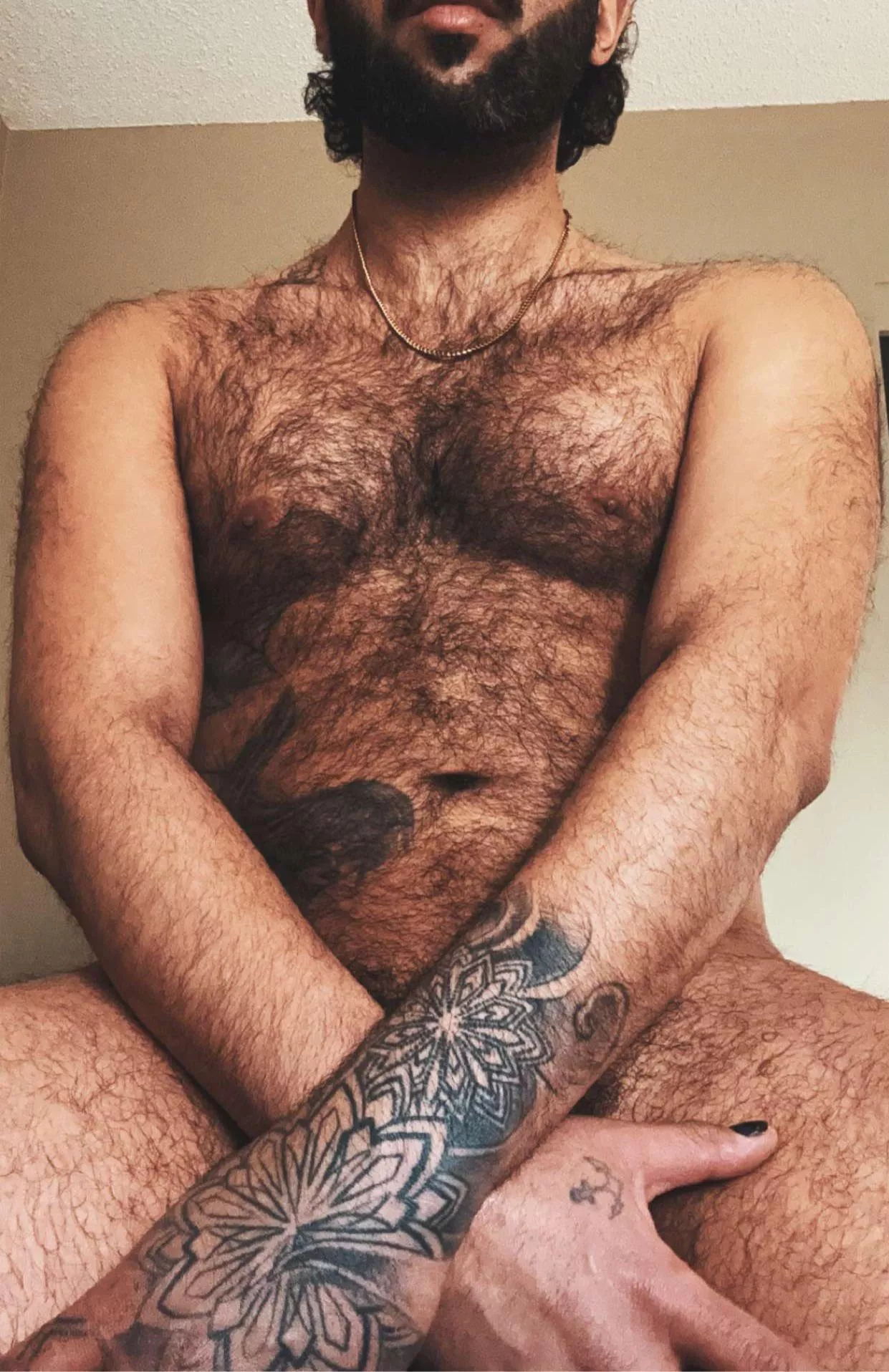 Hey y’all! Hope your having an insanely sexy hairy day 🫶🏽  posted by Just_one_more_kiss