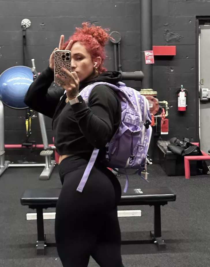 I can make you tap out in a minute posted by Alexia_Richard