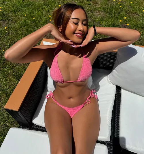 I'm feeling sexy in bikini by hot_horny_princess