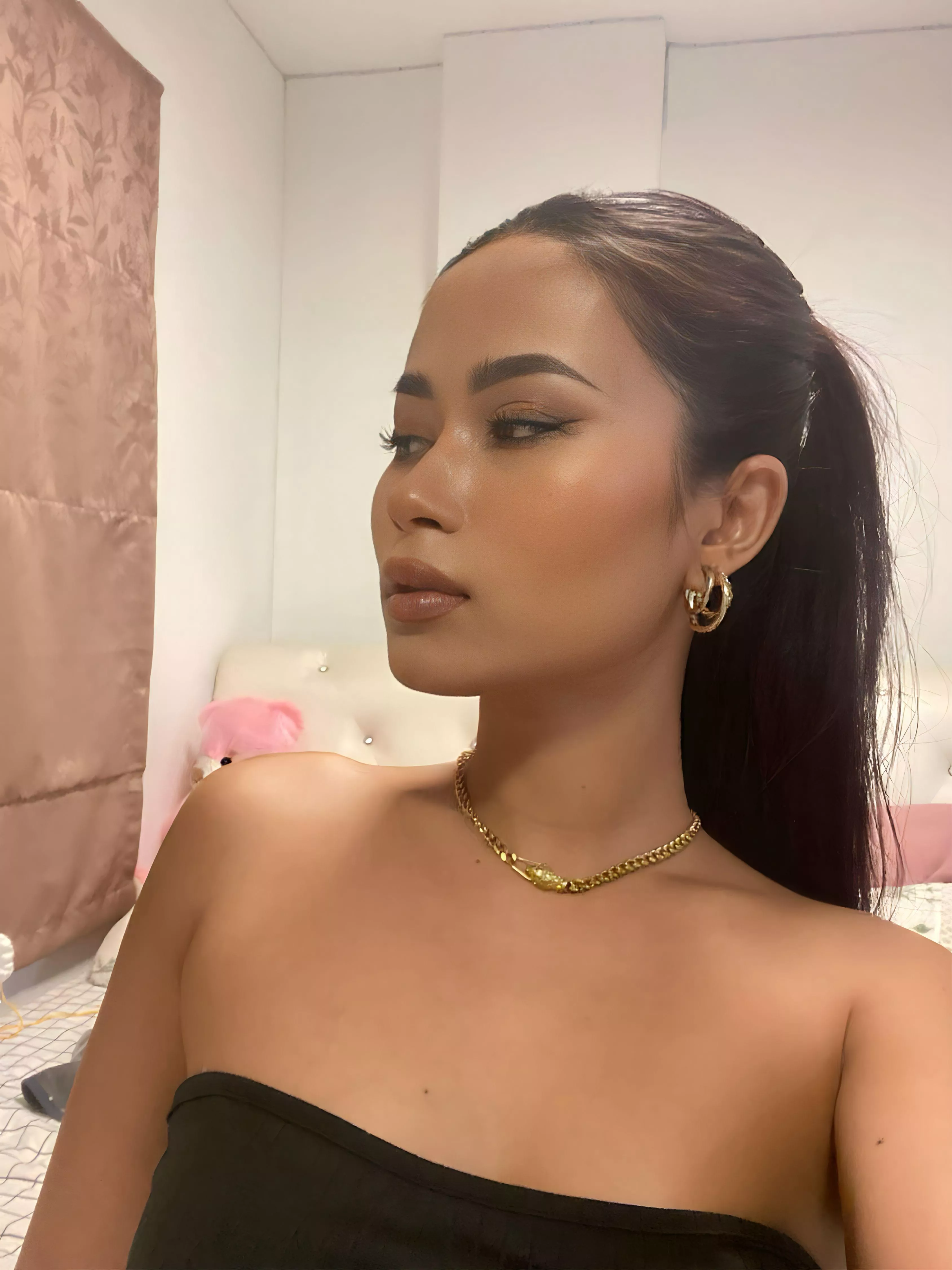 I'm trying a different look today, does it work for me? posted by Jutaphet_kraitap