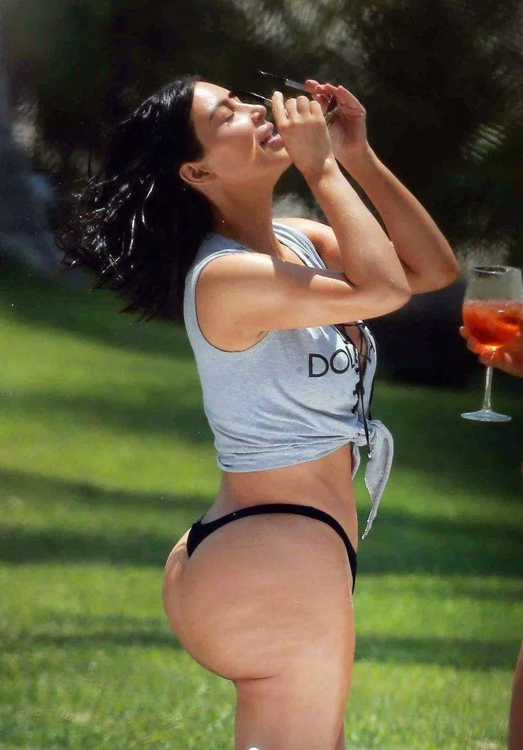 Kim Kardashian 😶💦🍑 posted by KickoffKing
