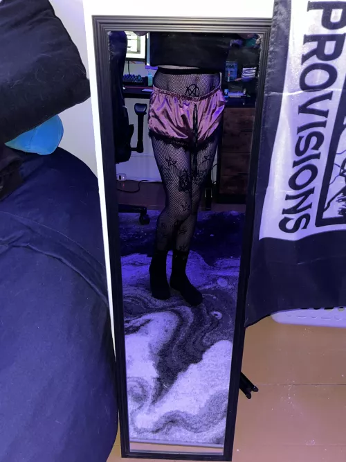 Lazy rain day :c by Crispynipzy