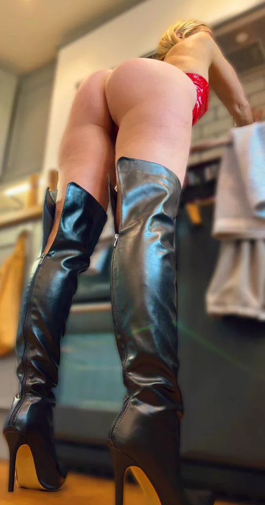 Long legs…..long boots! posted by FoxyViking