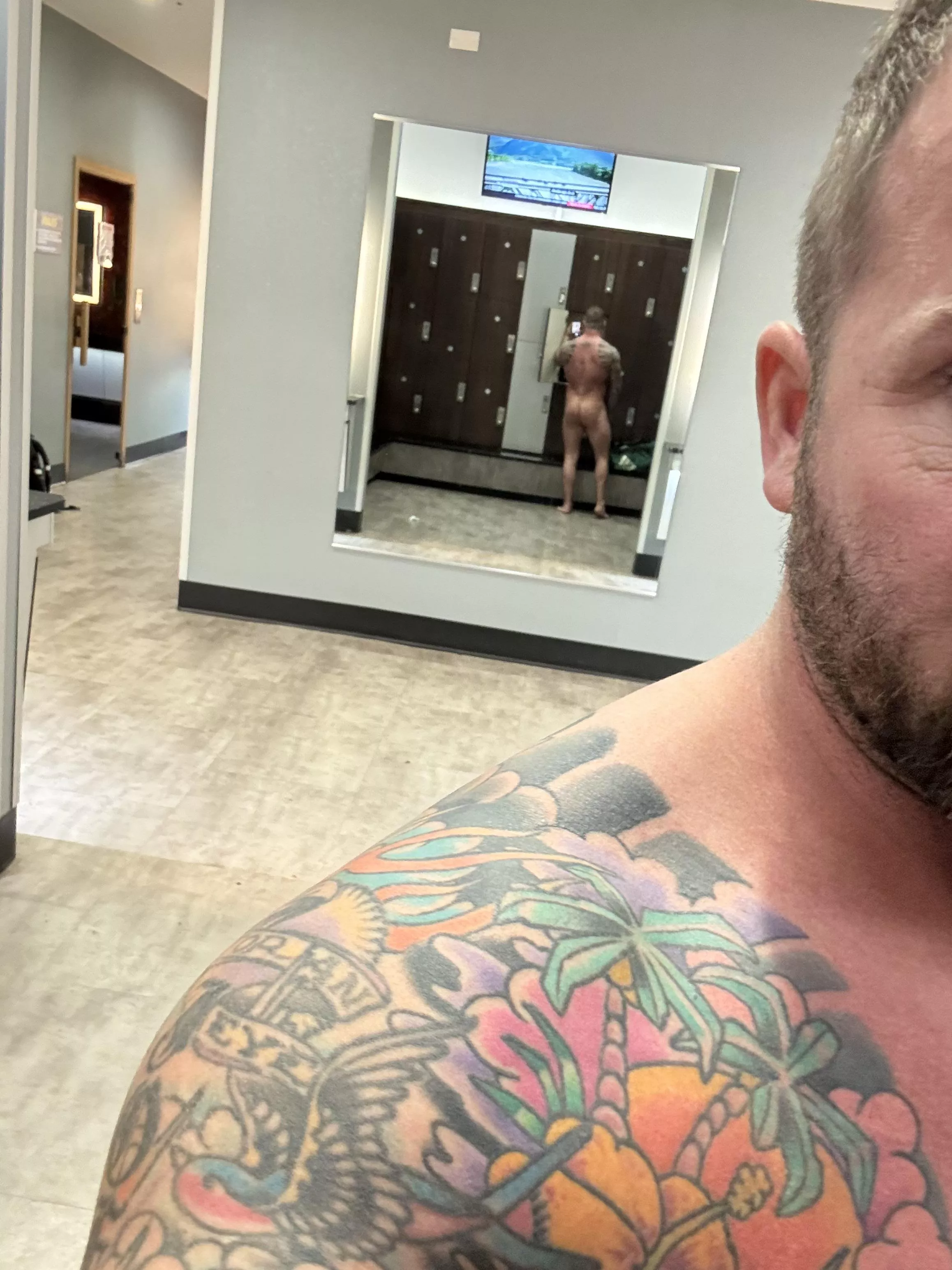 Mirror mirror on the wall posted by Tempsoicanupvote