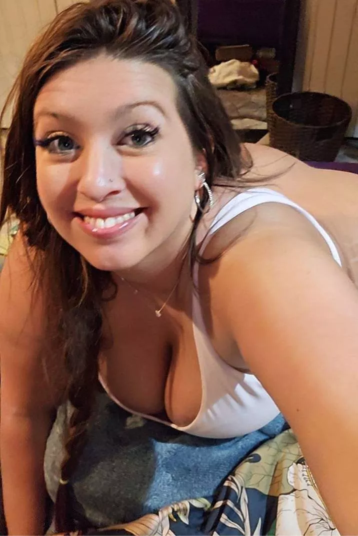 Mom in her 30s.. what do you think  posted by Babylittlelo