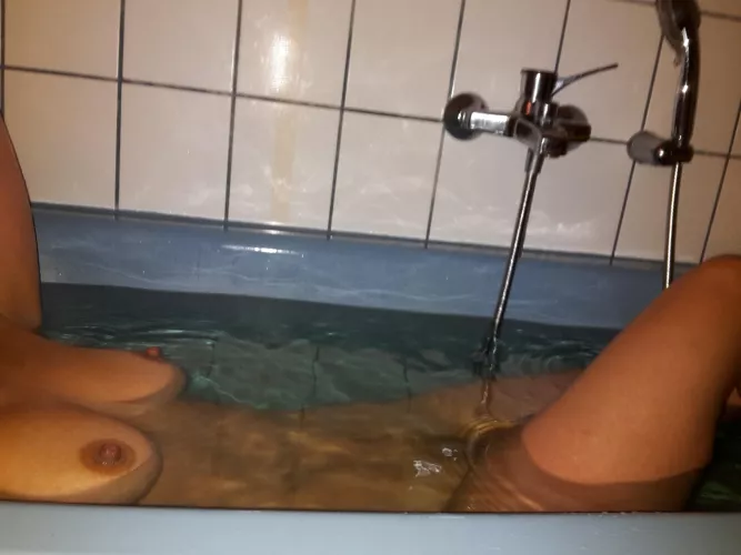 Naked in the tub :) by SwissGirlBianca