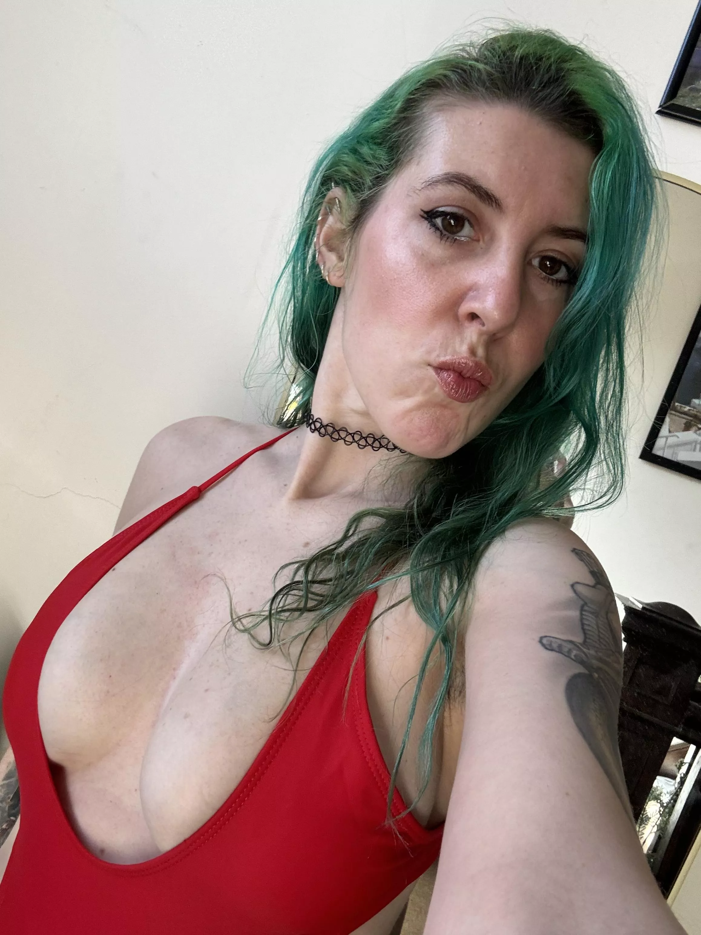 Perfect cleavage posted by sirenskiss3