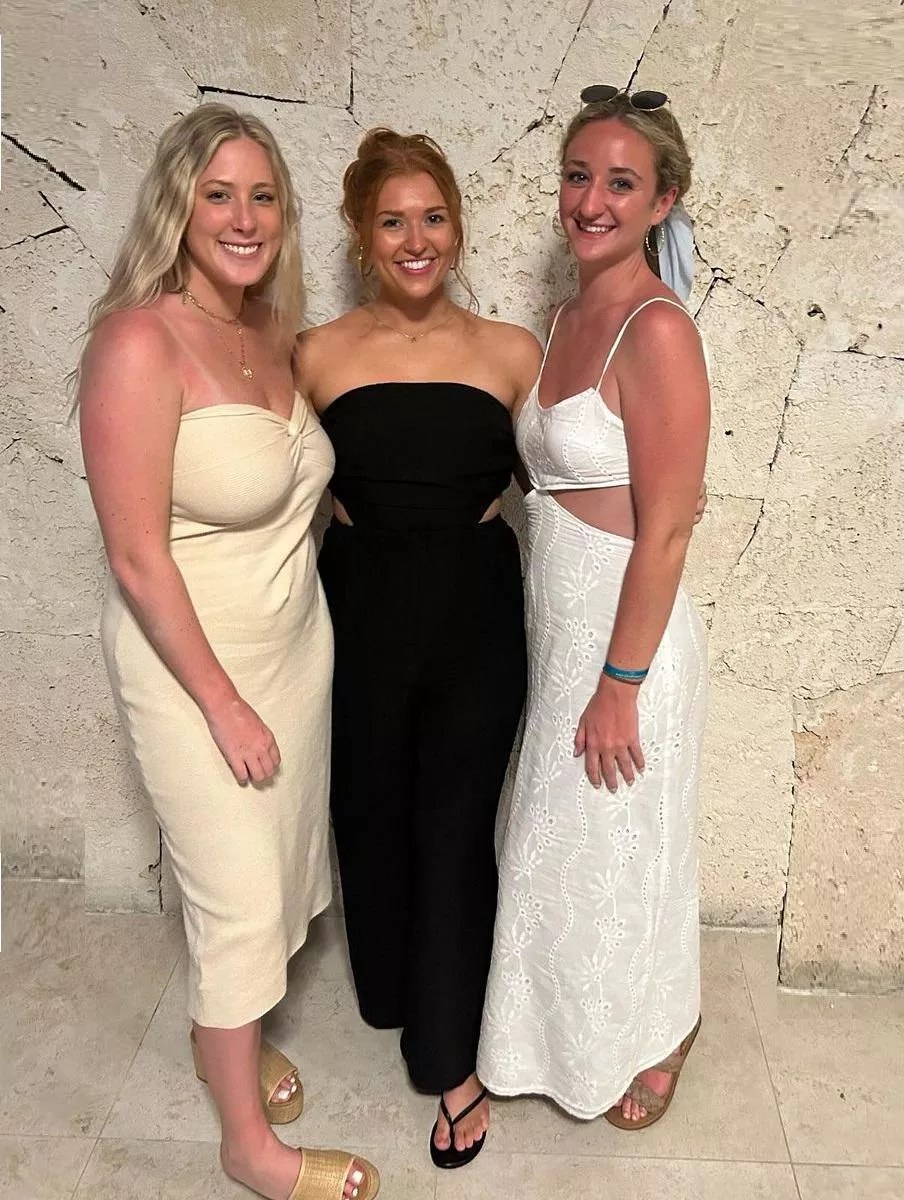 Resort Babes posted by asdfjhsdfa