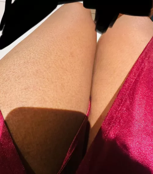 sissy should allways be smooth and clean and fuckable loved using veet any daddies to put hand in my legs ☺️😘 by ashasissyslut