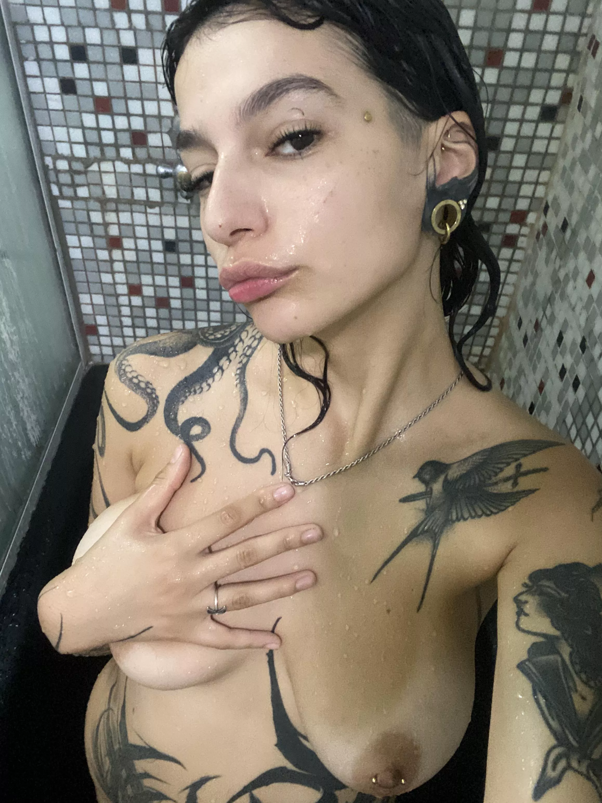 Some men say that they hate tan-lines, you? posted by Evergreeson