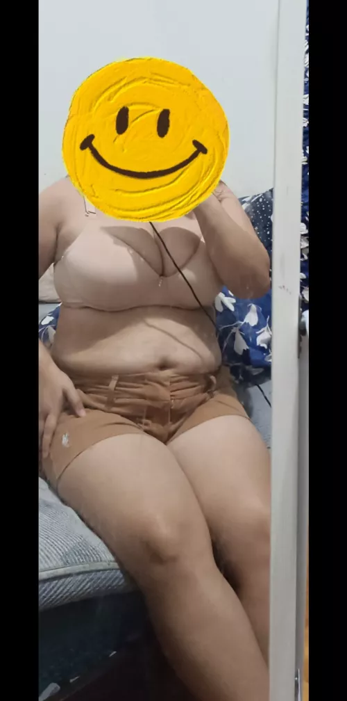 This mil(f) is clingy tonight by Bunnylicious05