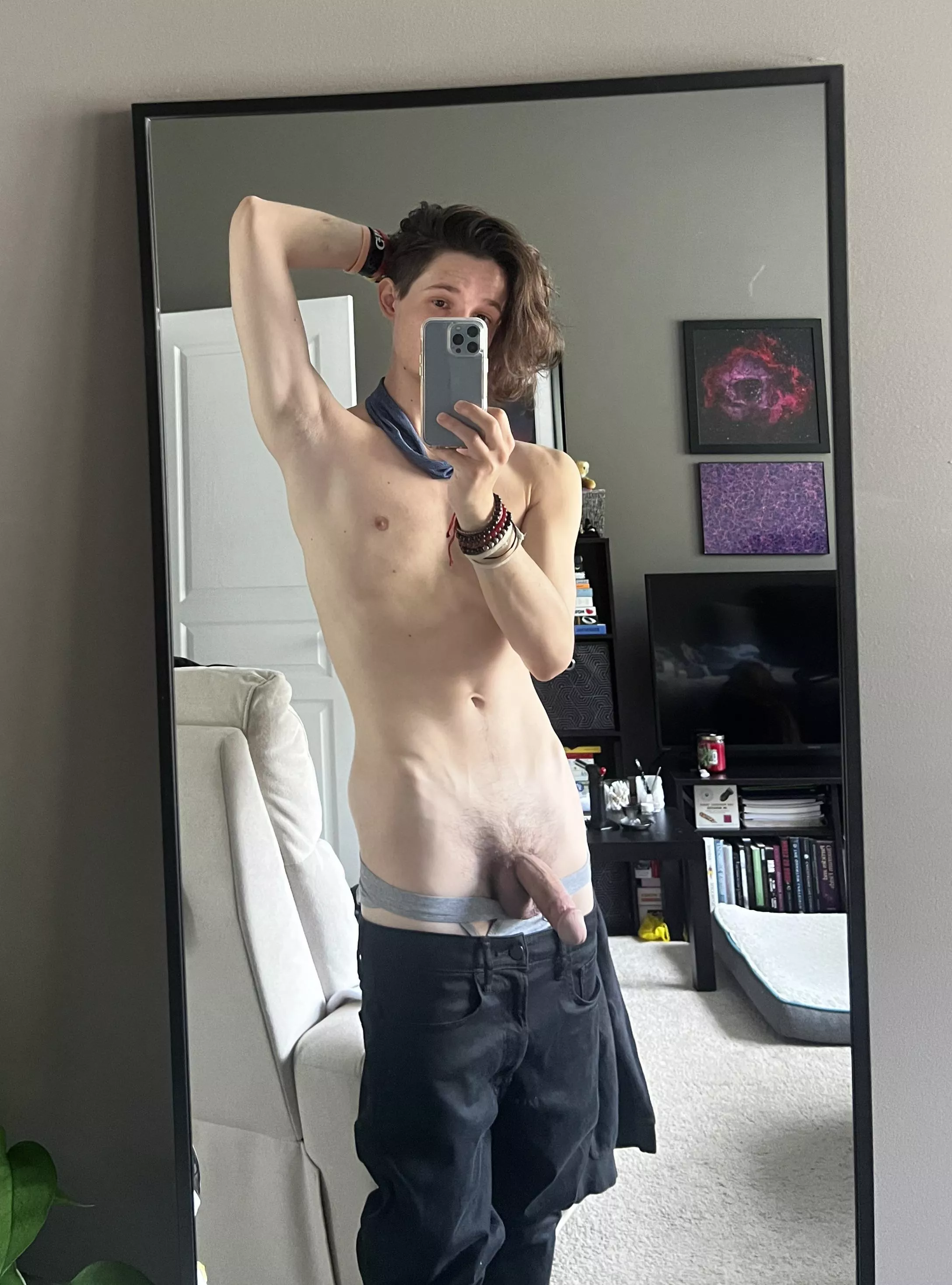 wanna join me for a quickie while my girlfriend is in the shower?😛 posted by BoiishColt