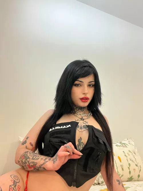 Would you be embarrassed to get caught with my nudes in your phone? by Mantasticles