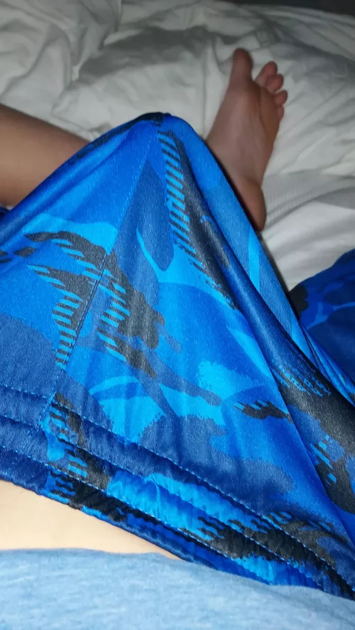 18M, It's sticking straight up for u, who wants to see it straight up but without the shorts. by Least-Produce5295