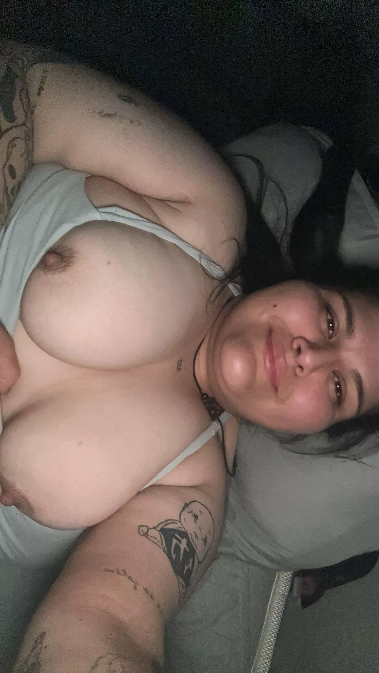 26 lonely female wanting to get to know someone  posted by carlyshay1997