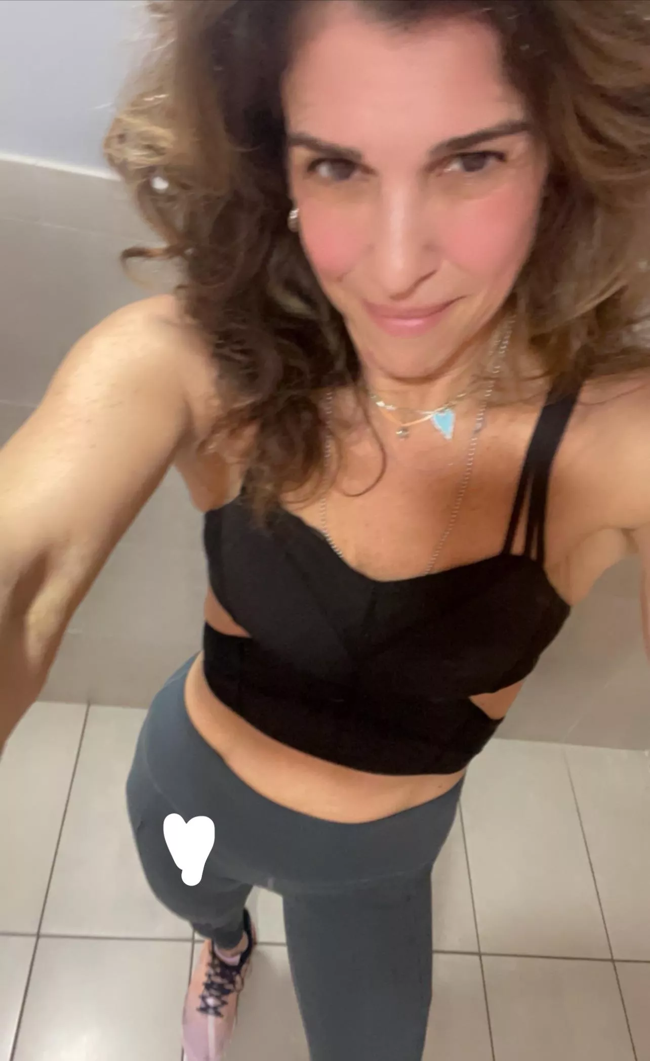 55 Friyay from this brunette posted by PiediAngelici