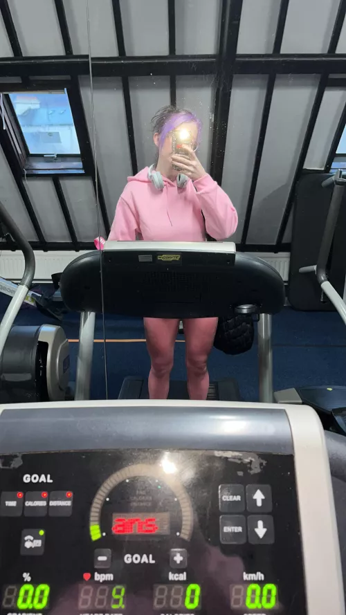 About to warm up…. You coming to workout with me?  by Clarabella_Leo