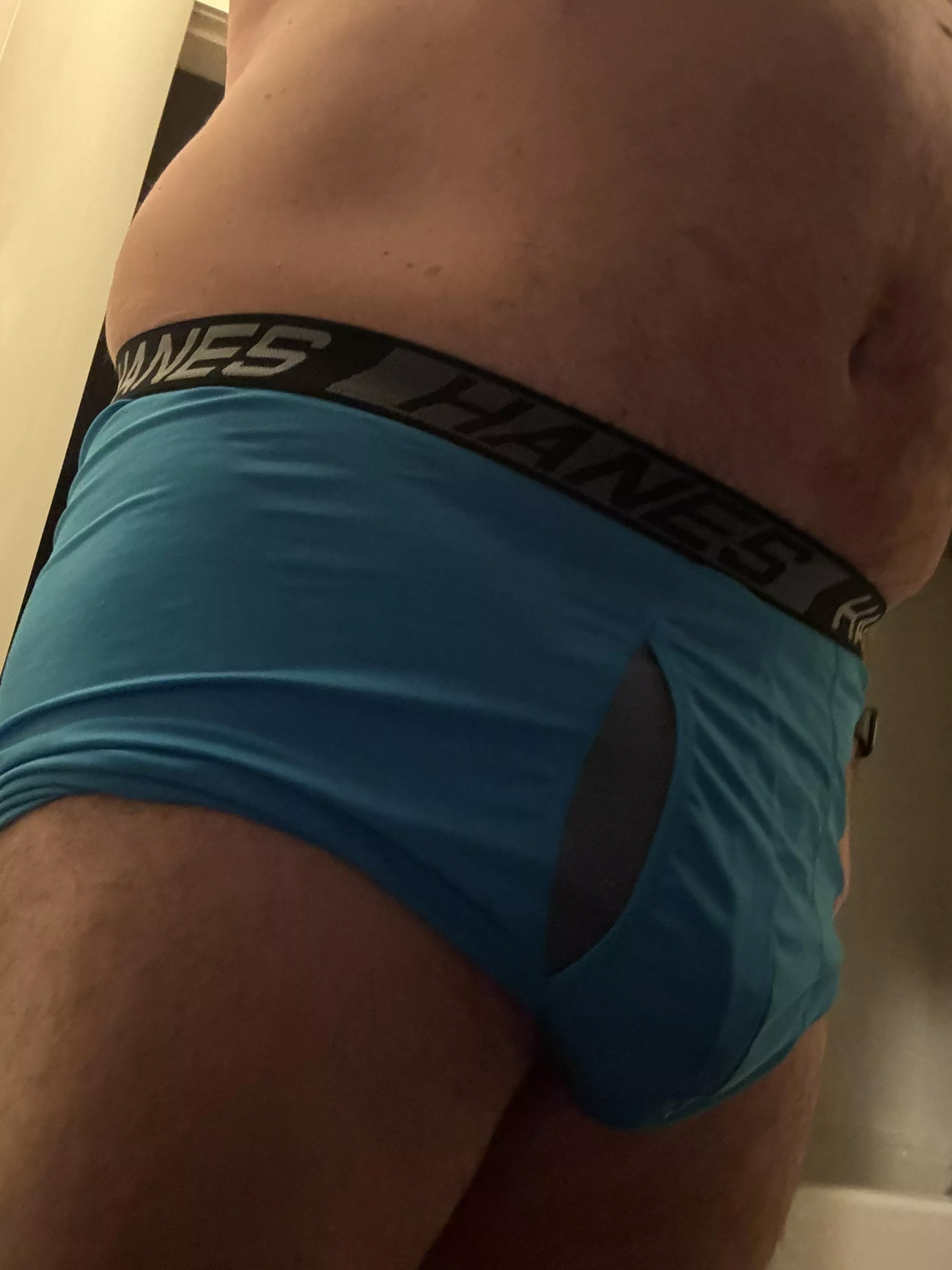 Blue Hanes posted by TheUnderwearist