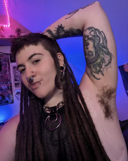 Come get hooked on my pheromones 🖤 by IvyShrumxxx