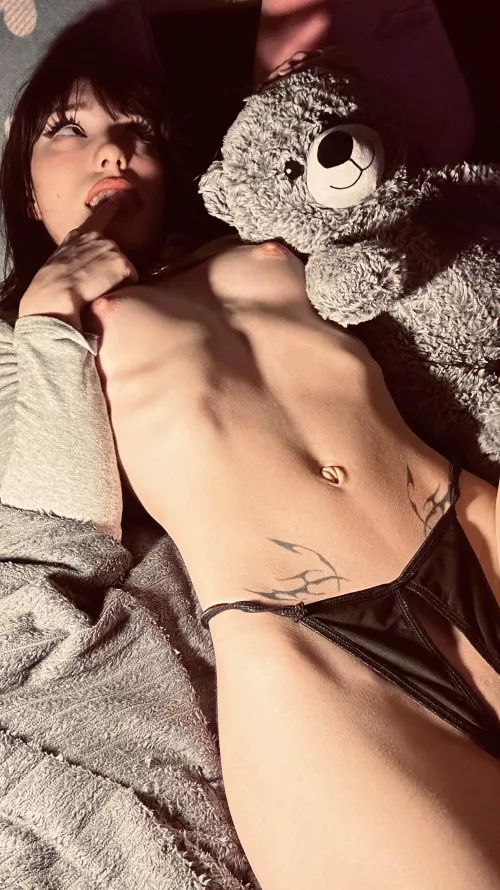 Don't just stare, touch my skinny body by Isla_Lucinda