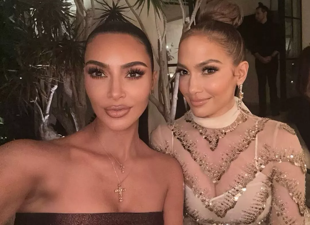 Duo posted by 4foot10