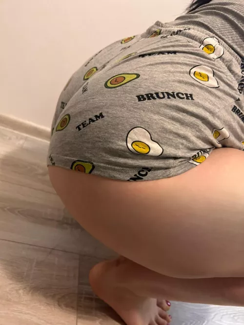 Give my booty your love by Lil_Wicked_Evelyn