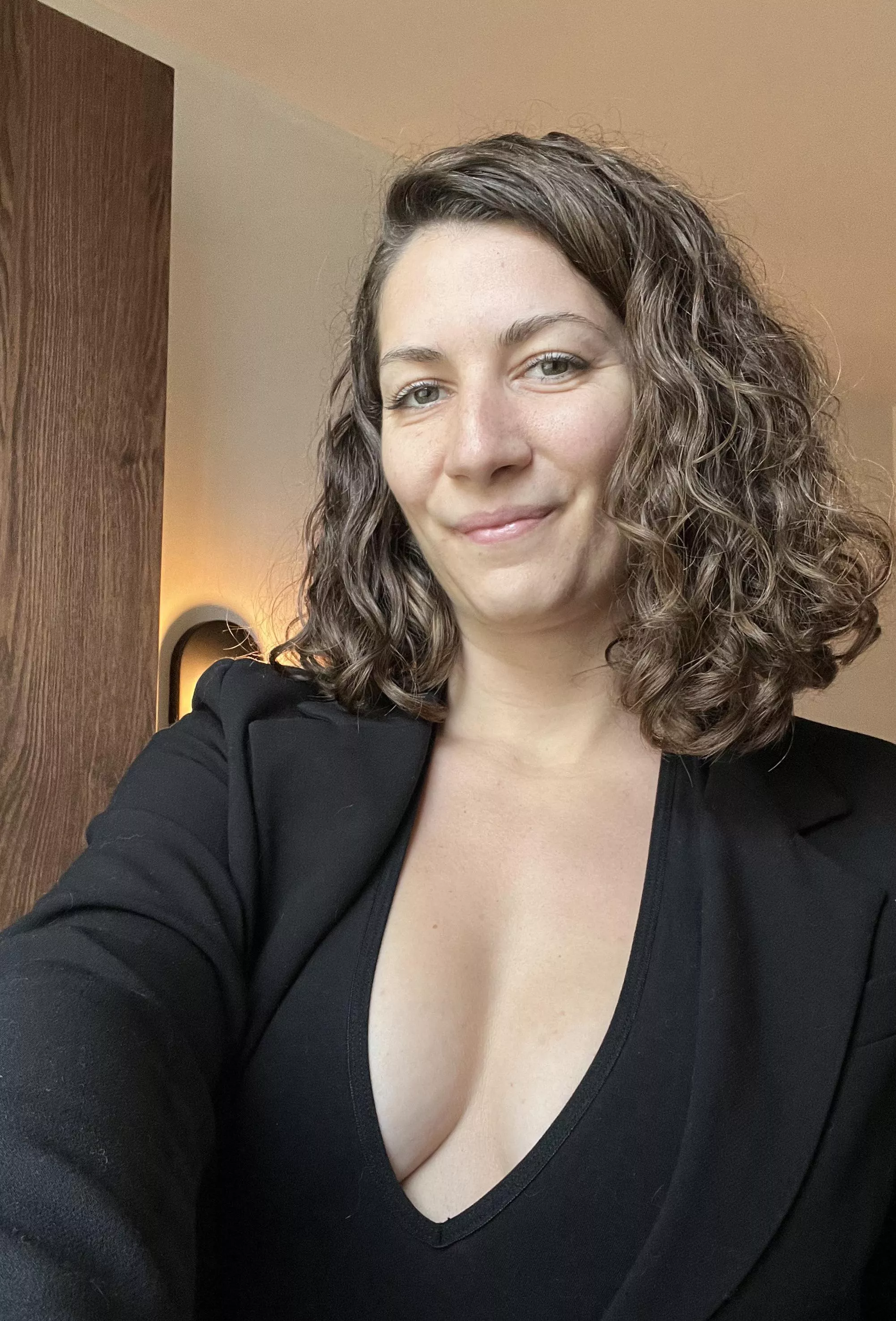 Having a good hair day 💁🏻‍♀️ [f] posted by maplesyrup_girl