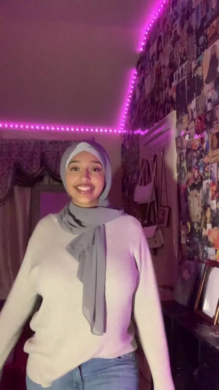 Hijabi posted by Desecr8or