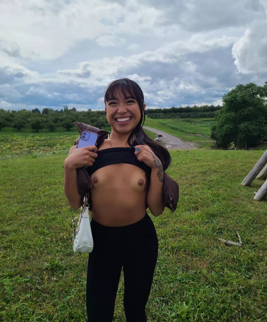 i hope lots of ppl saw, was picking them apples  posted by asiandolldesires