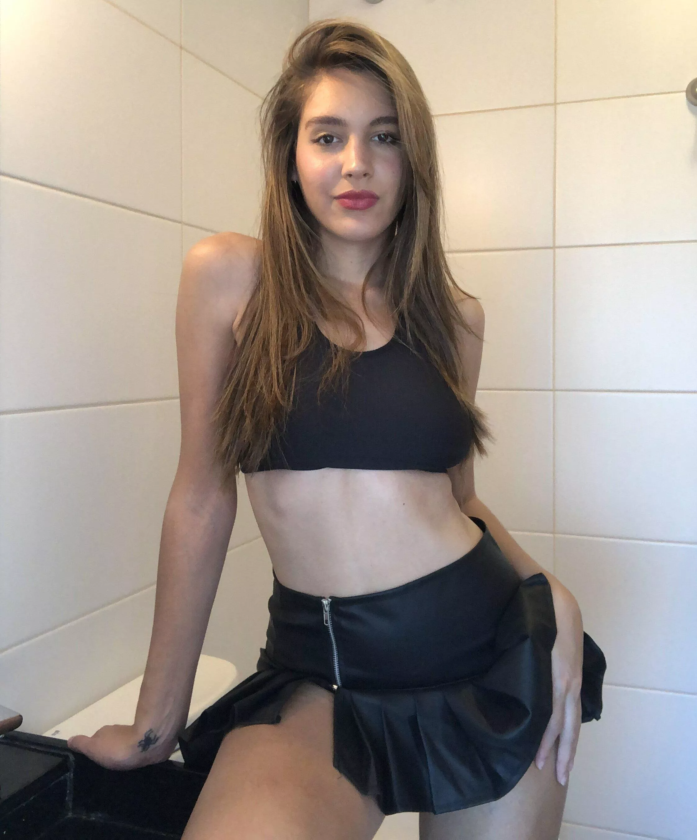 I hope you like my sexy curves posted by Kylffin