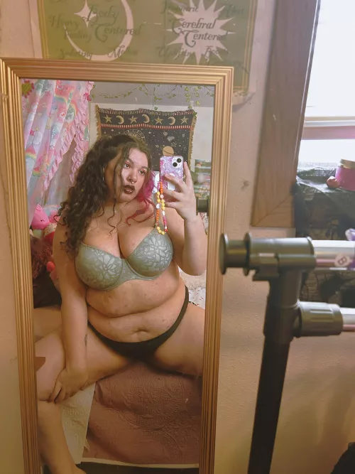 In need of tummy kisses 🤭 by BabyTaliaxx