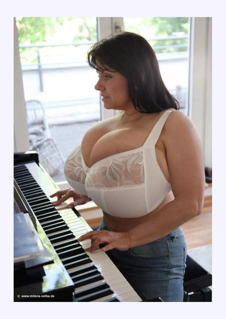 Just playong the piano posted by Latter_Grade8918