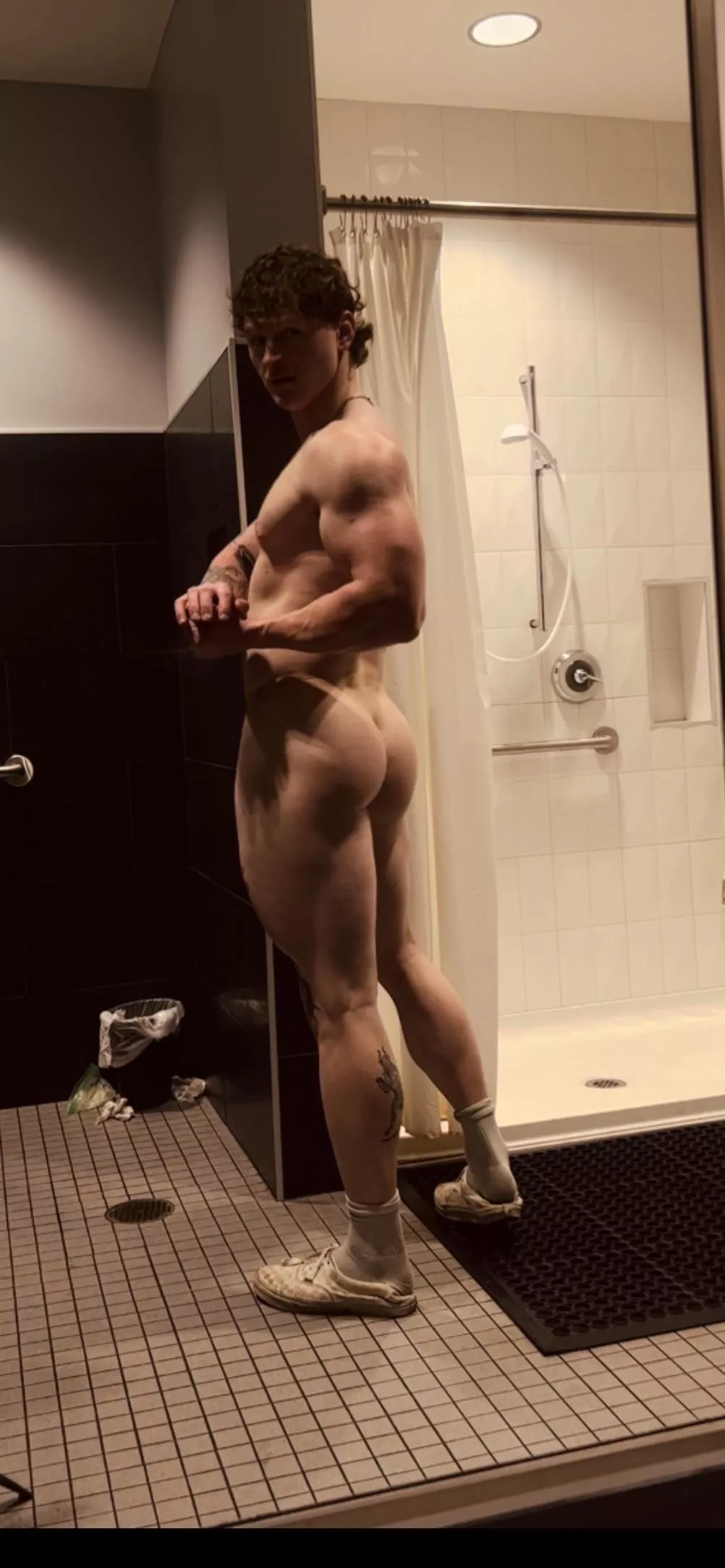 Making a habit of getting naked in the gym🙈 posted by Finx_xxx