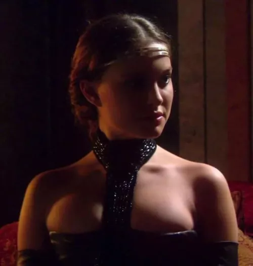 Natalie Portman by MessageBeneficial482