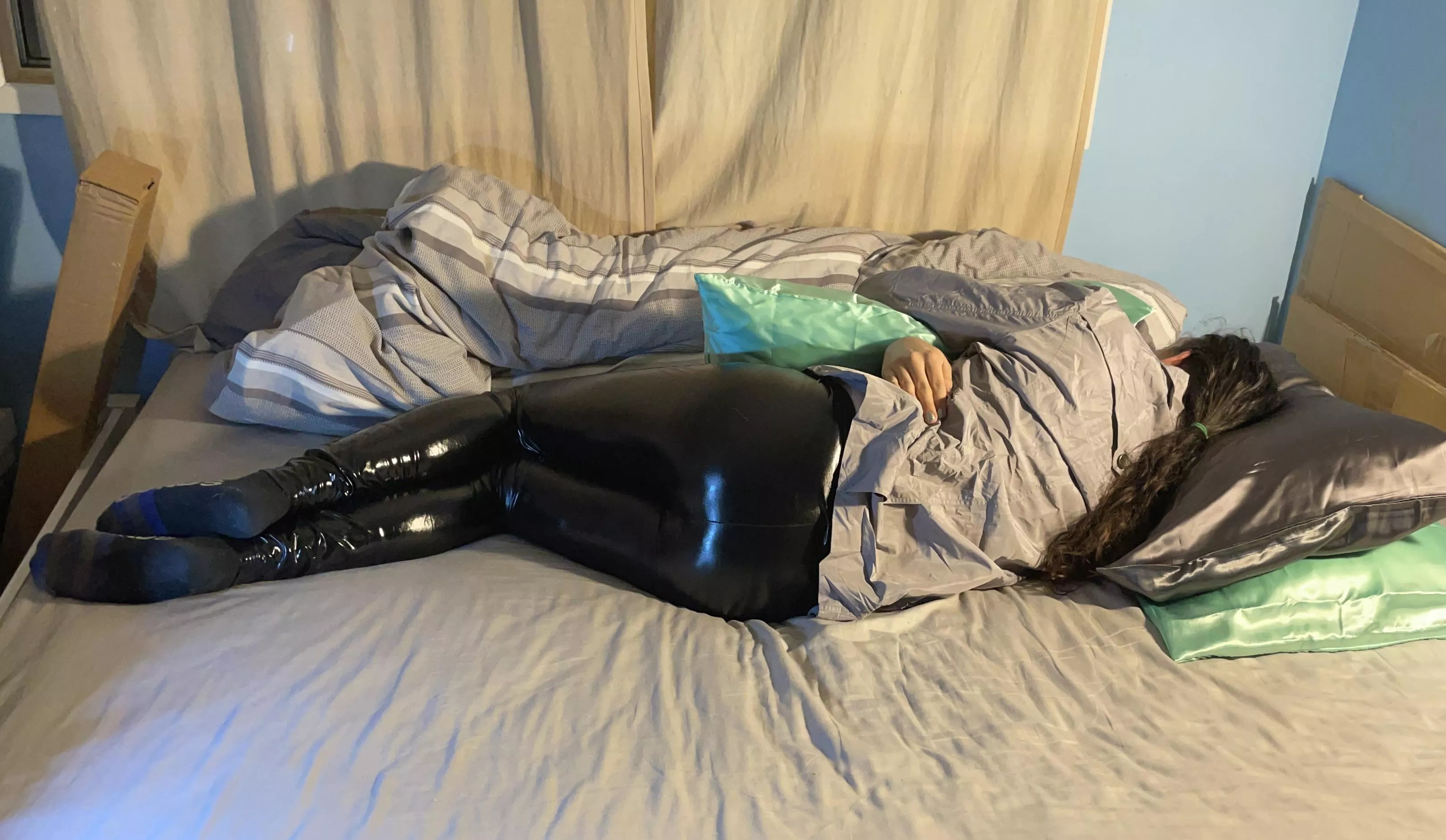 The weather is cold but we’re all here for hot ass posted by VoreDreams