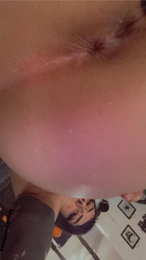 Tight fit  by spookyvontease