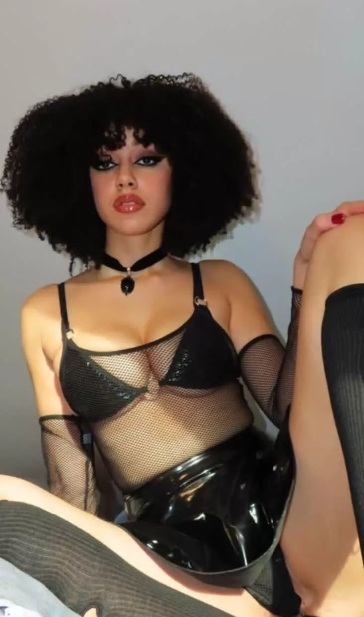 Which part of my body do you like the most? posted by Samiraxoxodarky