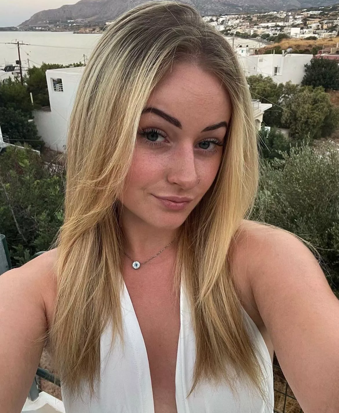 Would anyone want to cum in my gorgeous slutty fiance? What would be hotter before the wedding or on the wedding night? posted by bornabetacuck