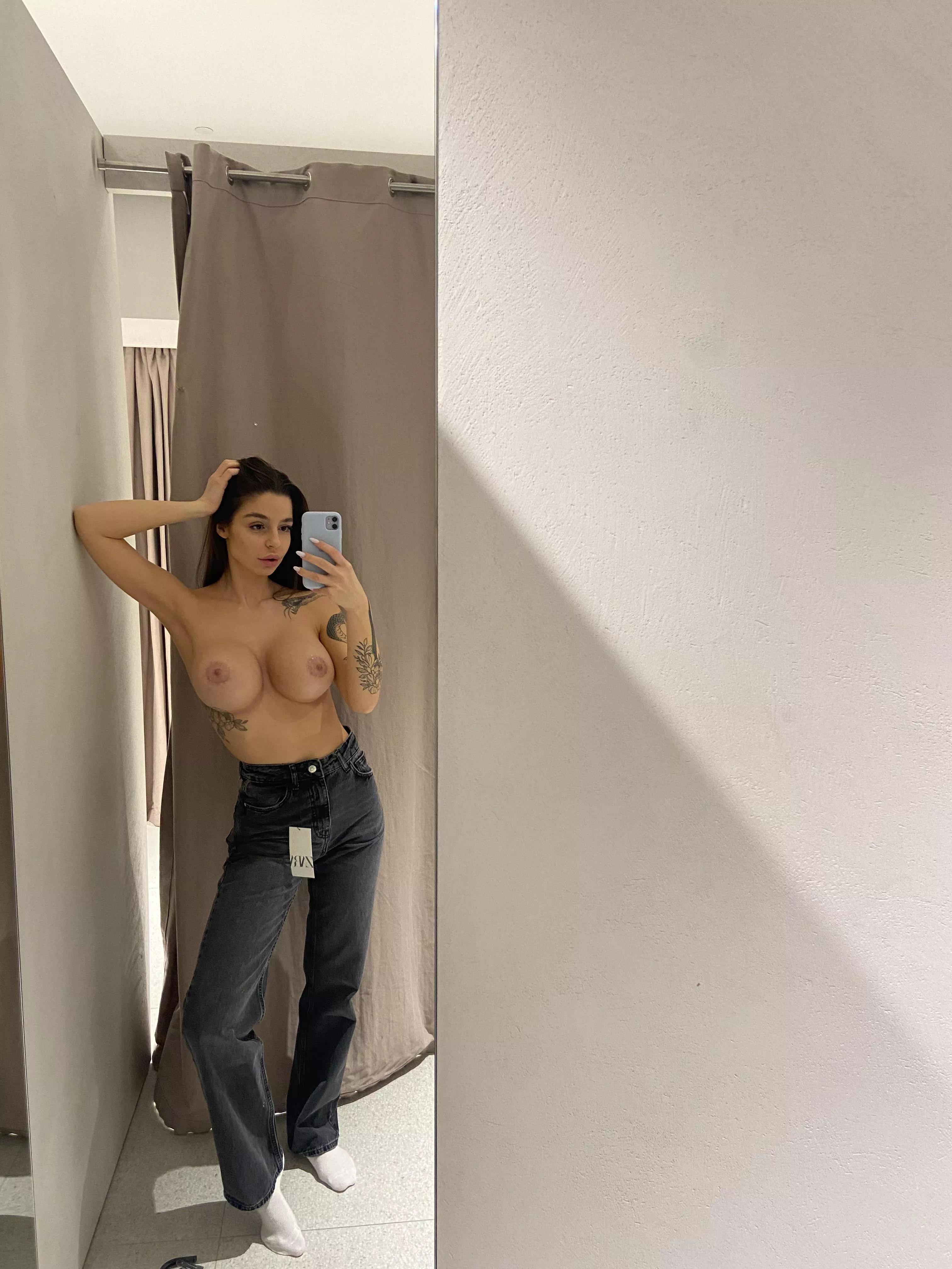 your girlfriend sent you another shopping photo while you're at work posted by imlorissa