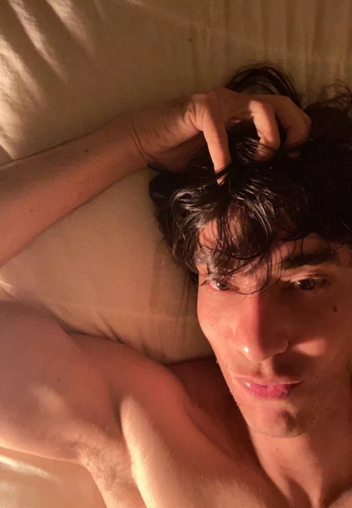 (20) Kind of want a bf. HMU posted by Mike-ironman