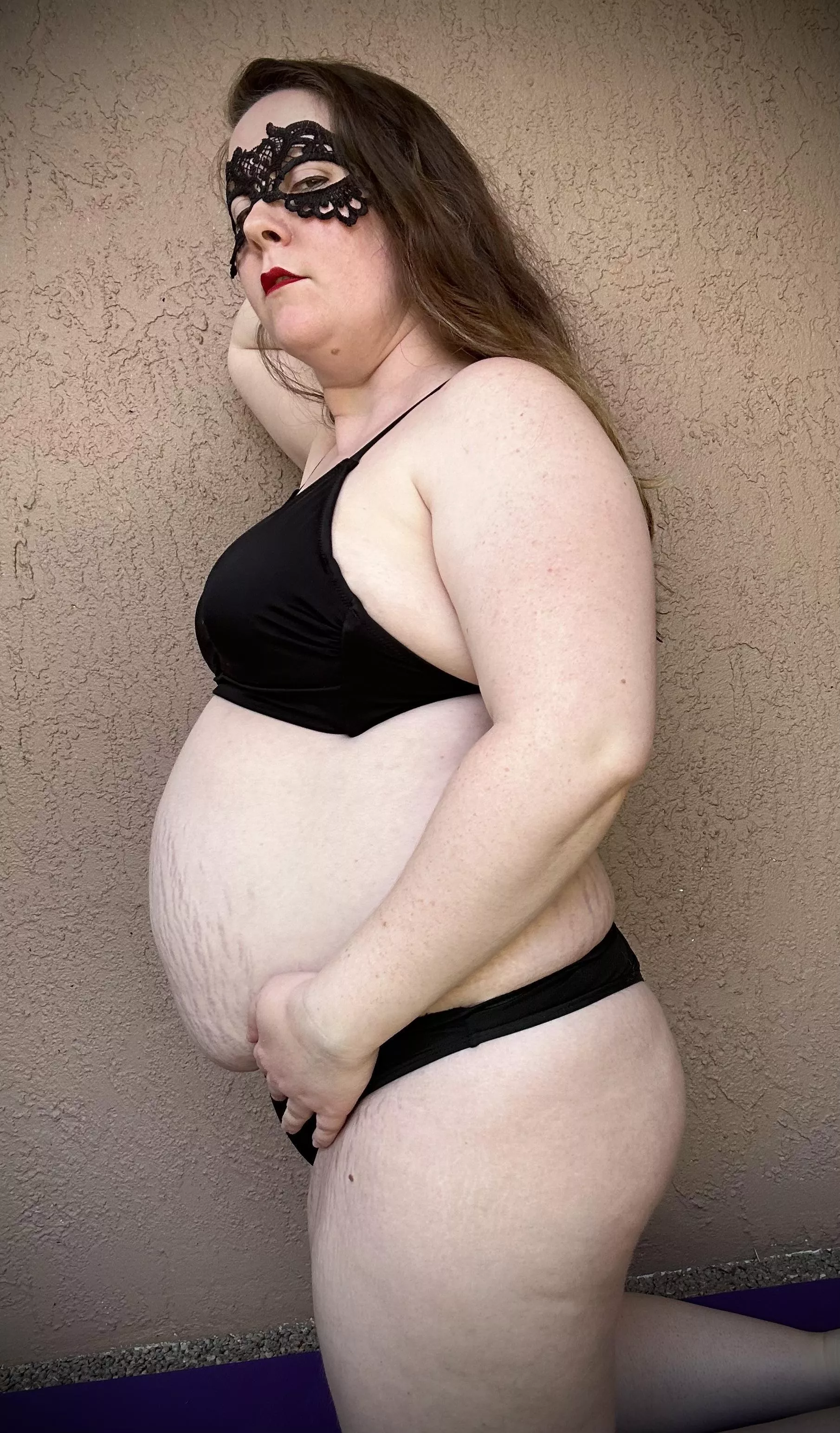 20 weeks and looking sexy posted by CurvyMamasFeet