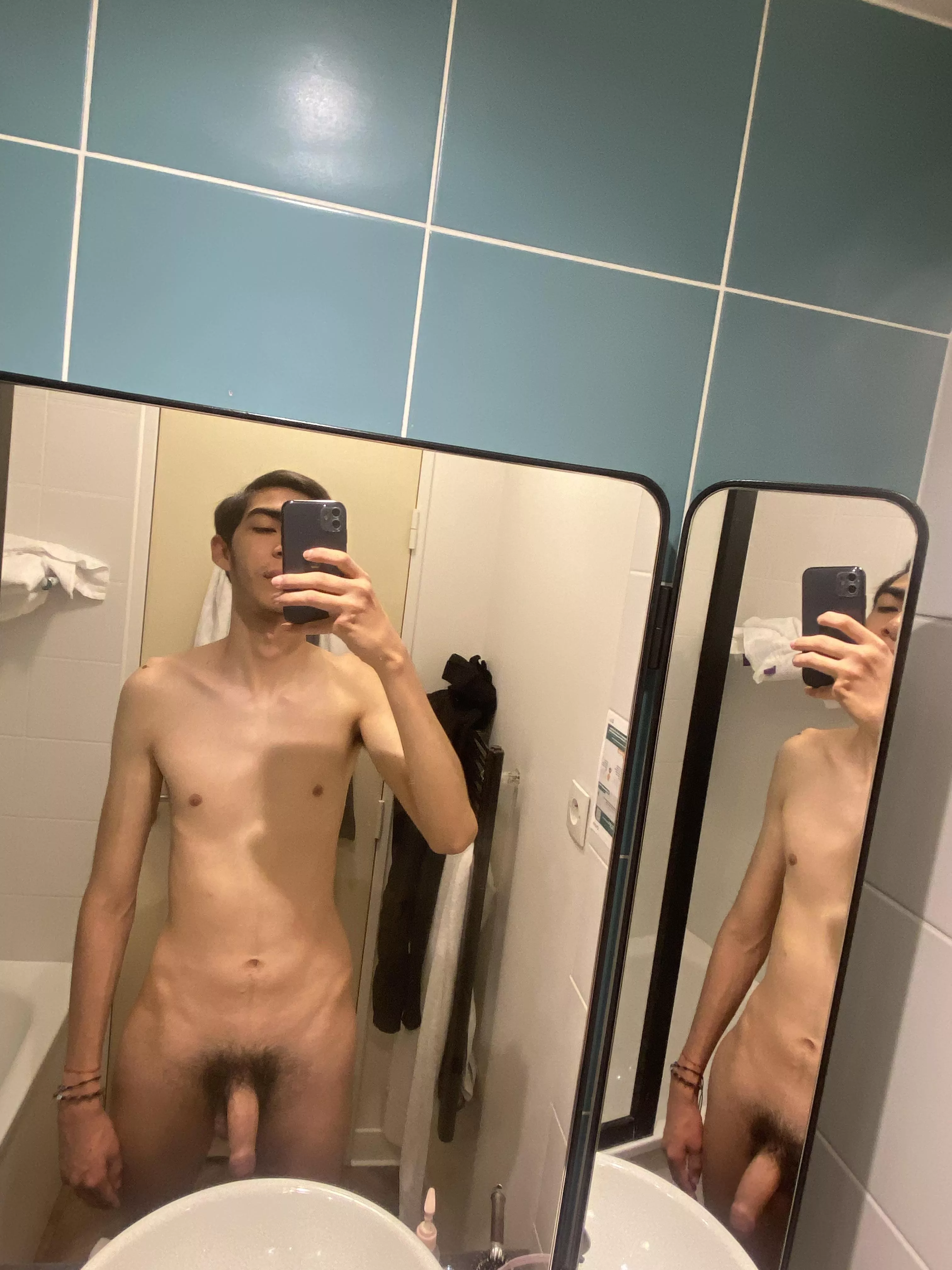 21,6’3,138. Last day in 🇫🇷Paris this trip helps (M)e to appreciate the beauty of life posted by Vegetablemiddle69