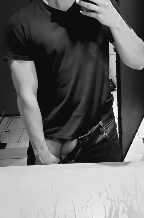 [24] Hung by jockmeat