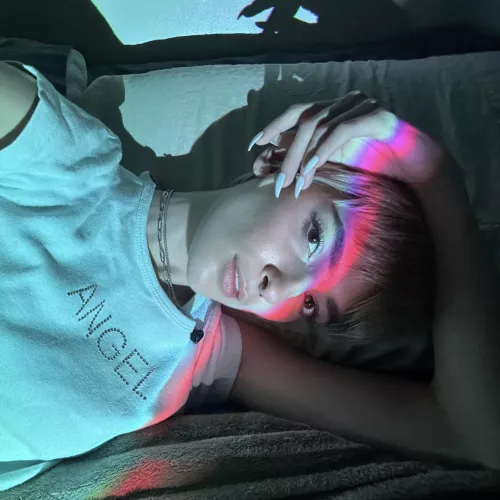 An angel with claws that will pierce through anything in her path.  by SentimentalBonbon