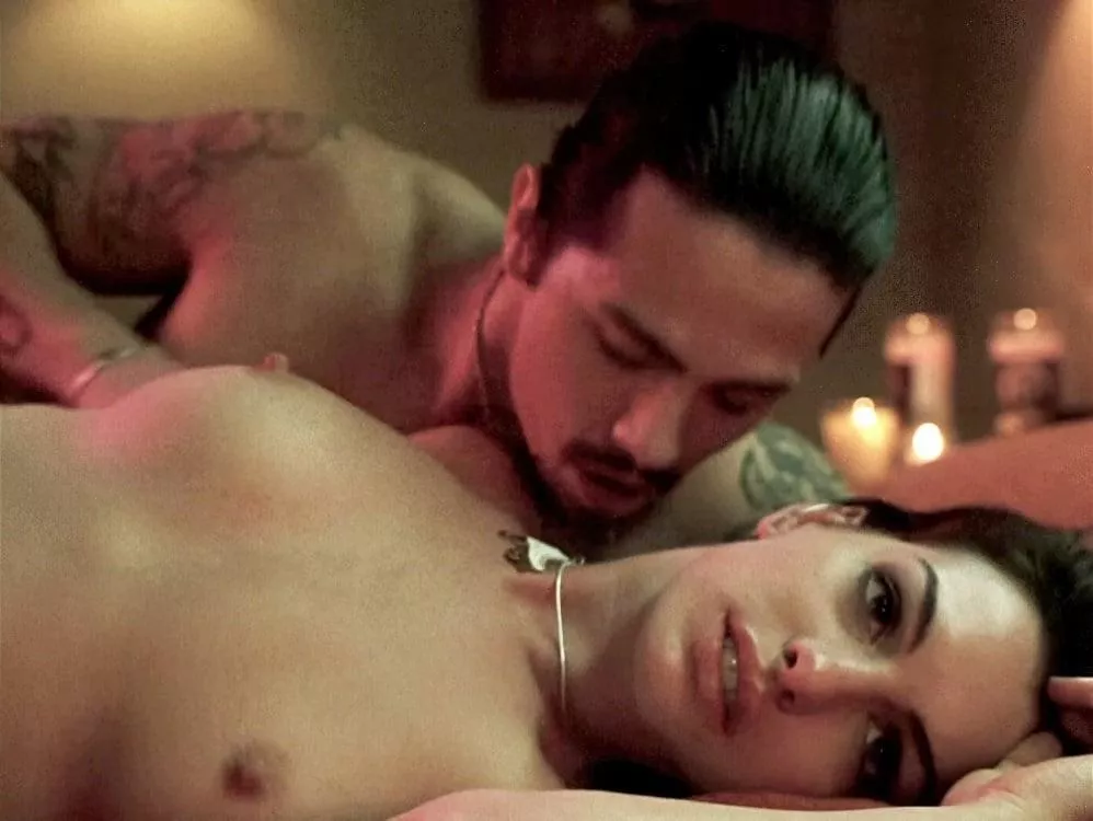 Anne Hathaway posted by Donutcozmoz