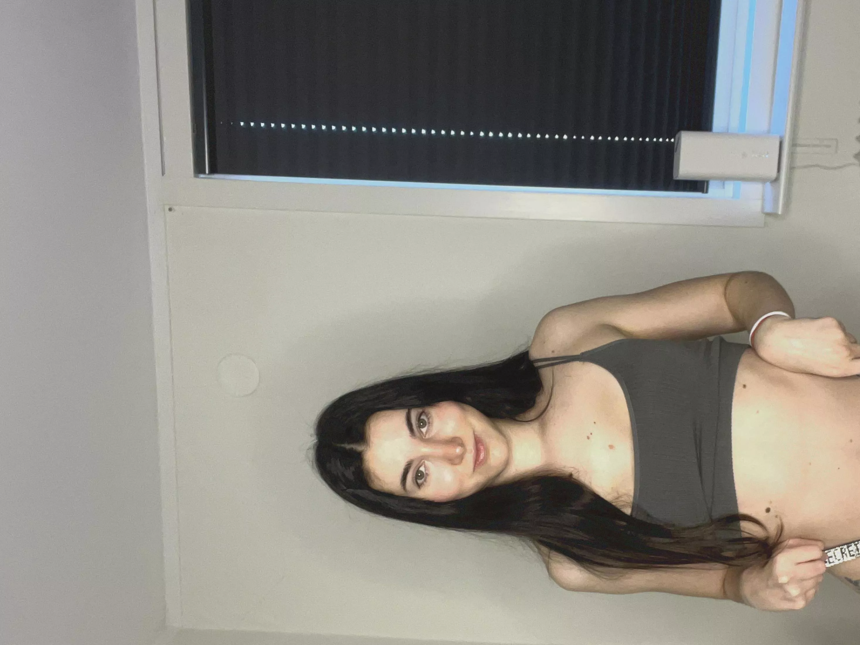  Be honest would you masturbate to my nudes if I ever sent you some😀  posted by willhall321