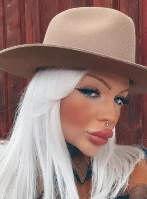 Bimbo lipz by Daddy_Issue_Darling