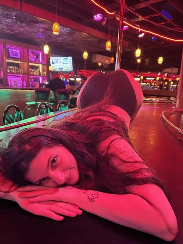 can a teen stipper get attention here posted by MiyaOFtheworld